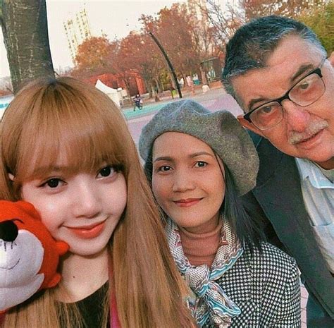 lisa's parents|does lalisa have any siblings.